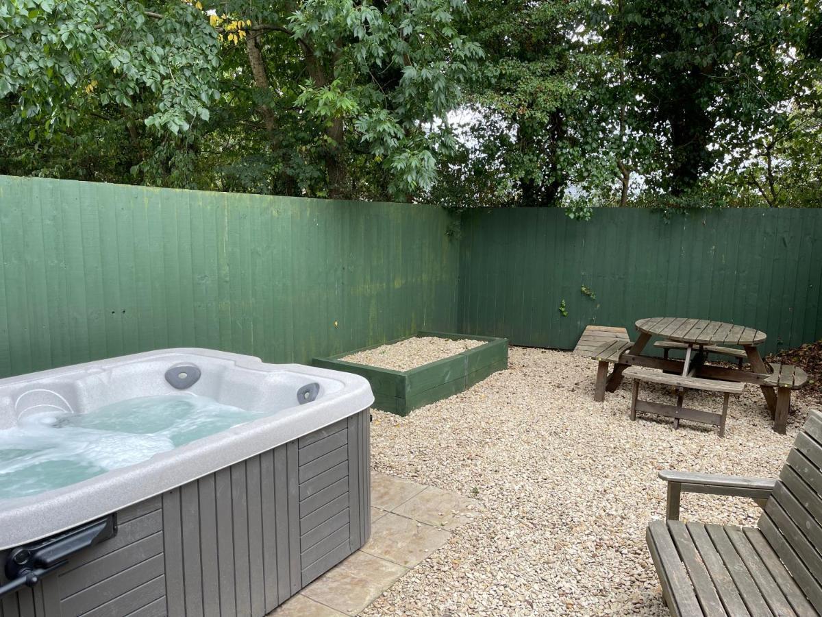 Cottage With Hot Tub In Pembrokeshire Haverfordwest Exterior photo
